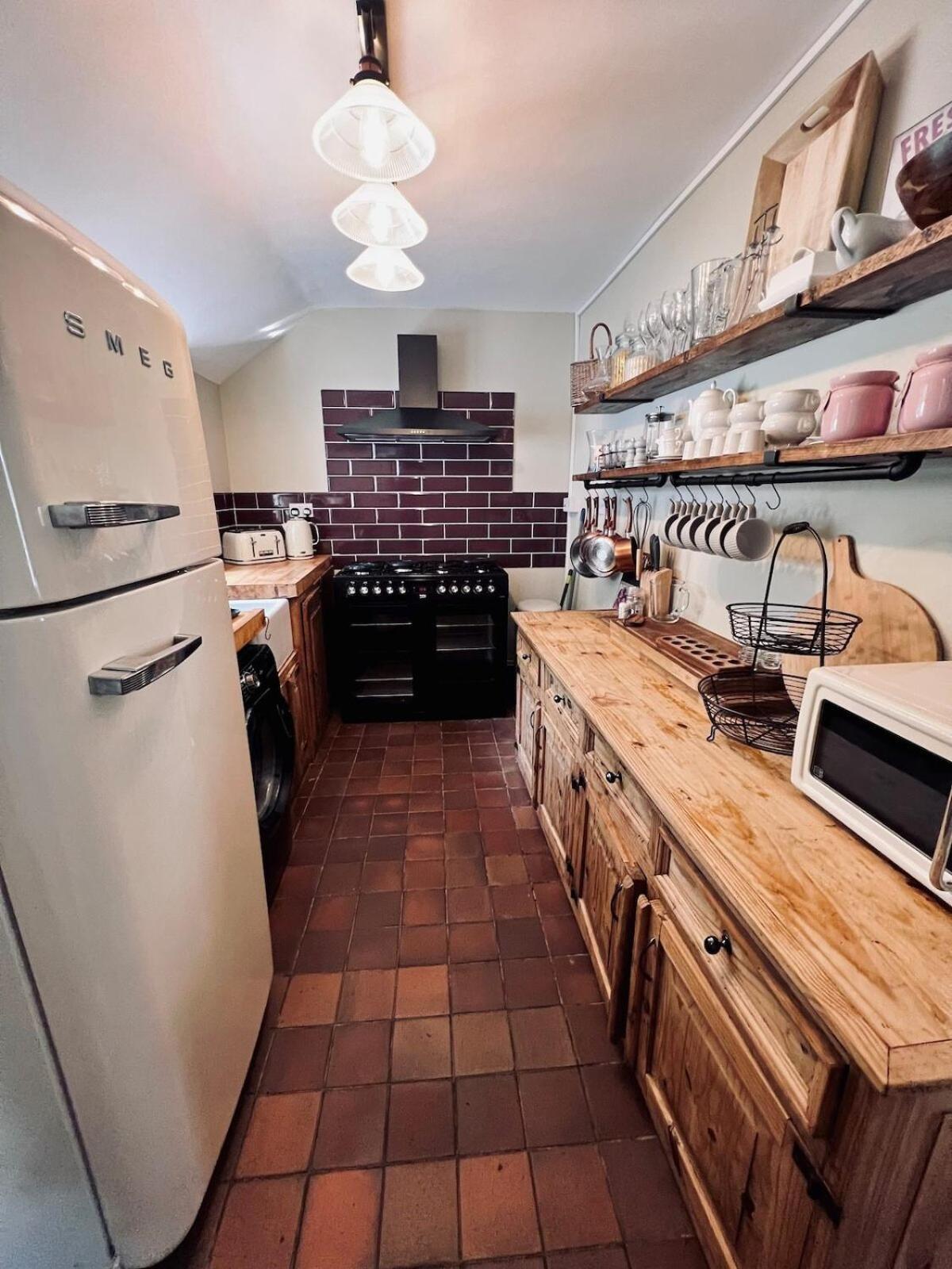 6 - Central Location - Entire House - Free Parking Merthyr Tydfil Exterior photo